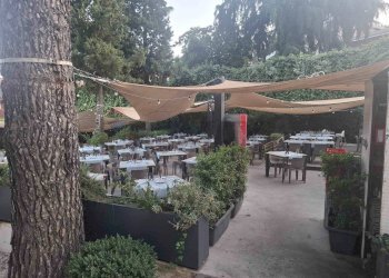 Casa all\'aperto - Attività Commerciale Via Aldo Moro
 
2, Nicolosi - foto 3