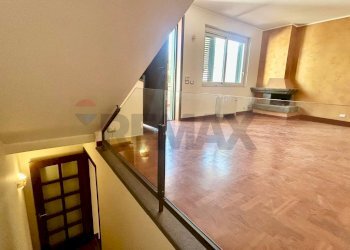 Stanza vuota - Villa a Schiera Via Giacomo Leopardi
 
8, Aci Catena - foto 13