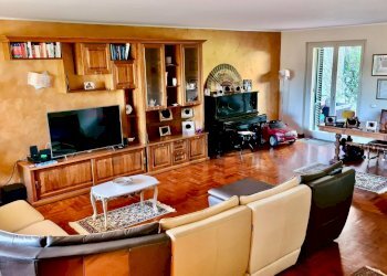 Sala da pranzo - Villa a Schiera Via Giacomo Leopardi
 
8, Aci Catena - foto 14