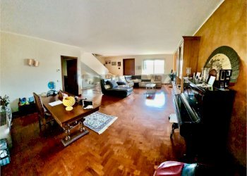 Sala da pranzo - Villa a Schiera Via Giacomo Leopardi
 
8, Aci Catena - foto 16