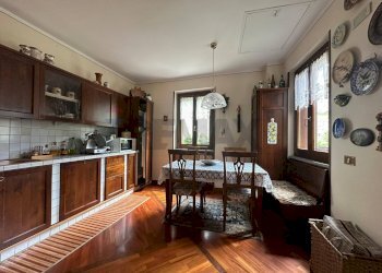 Sala da pranzo - Casa indipendente Via Siviano
 
169, Monte Isola - foto 9