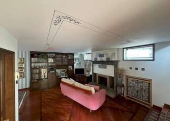 Soggiorno - Casa indipendente Via Siviano
 
169, Monte Isola - foto 17