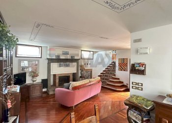 Soggiorno - Casa indipendente Via Siviano
 
169, Monte Isola - foto 21