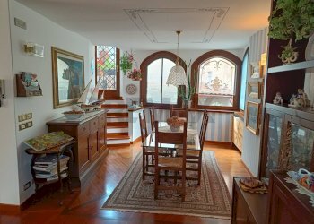 Sala da pranzo - Casa indipendente Via Siviano
 
169, Monte Isola - foto 31