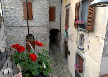 Edificio all\'aperto - Casa indipendente Via Siviano
 
169, Monte Isola - foto 44