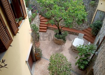 Giardino - Casa indipendente Via Siviano
 
169, Monte Isola - foto 48