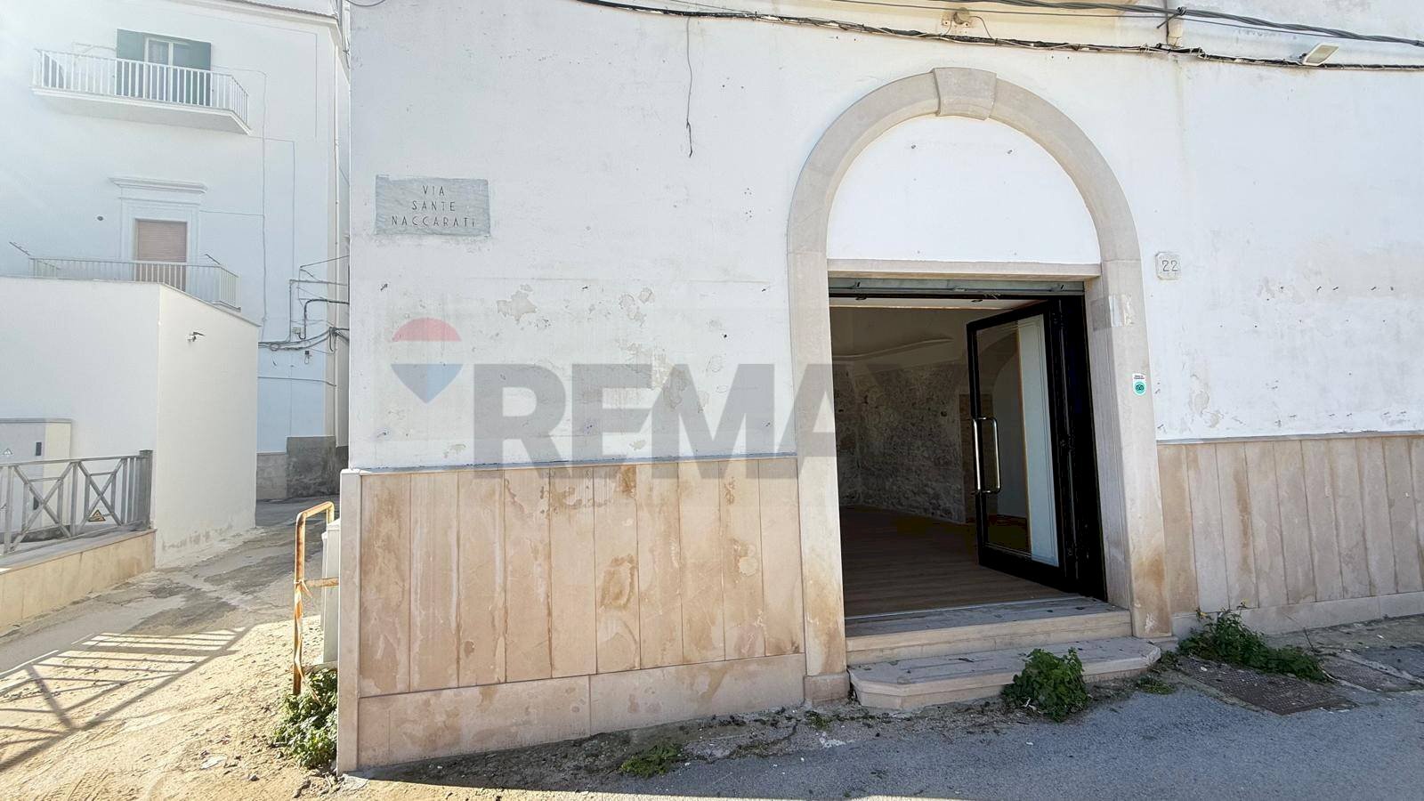 Edificio all\'aperto - Locale Commerciale Via S. Naccarati
 
20, Vieste - foto 1