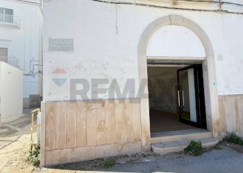 Edificio all\'aperto - Locale Commerciale Via S. Naccarati
 
20, Vieste - foto 1