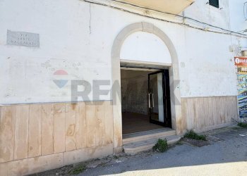 Edificio all\'aperto - Locale Commerciale Via S. Naccarati
 
20, Vieste - foto 3