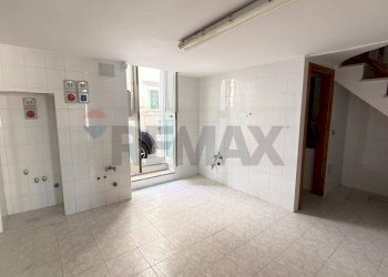 Stanza vuota - Locale Commerciale Via S. Naccarati
 
20, Vieste - foto 7