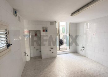 Lavanderia - Locale Commerciale Via S. Naccarati
 
20, Vieste - foto 8