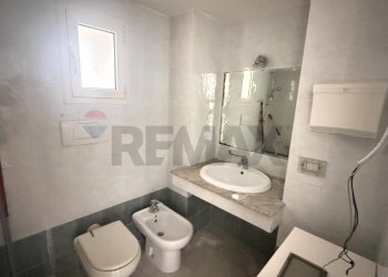 Bagno - Locale Commerciale Via S. Naccarati
 
20, Vieste - foto 12