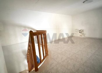 Stanza vuota - Locale Commerciale Via S. Naccarati
 
20, Vieste - foto 14