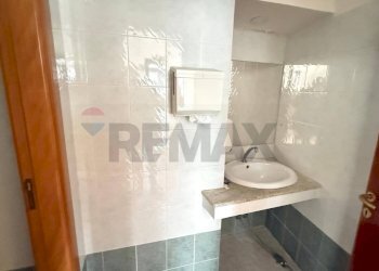 Bagno - Locale Commerciale Via S. Naccarati
 
20, Vieste - foto 18