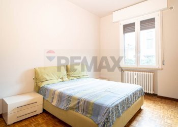 Camera / camera da letto - Trilocale VIA EMILIA EST
 
202, Parma - foto 17