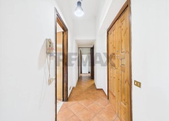 Hall / corridoio - Trilocale VIA ROMA
 
62, Formello - foto 9