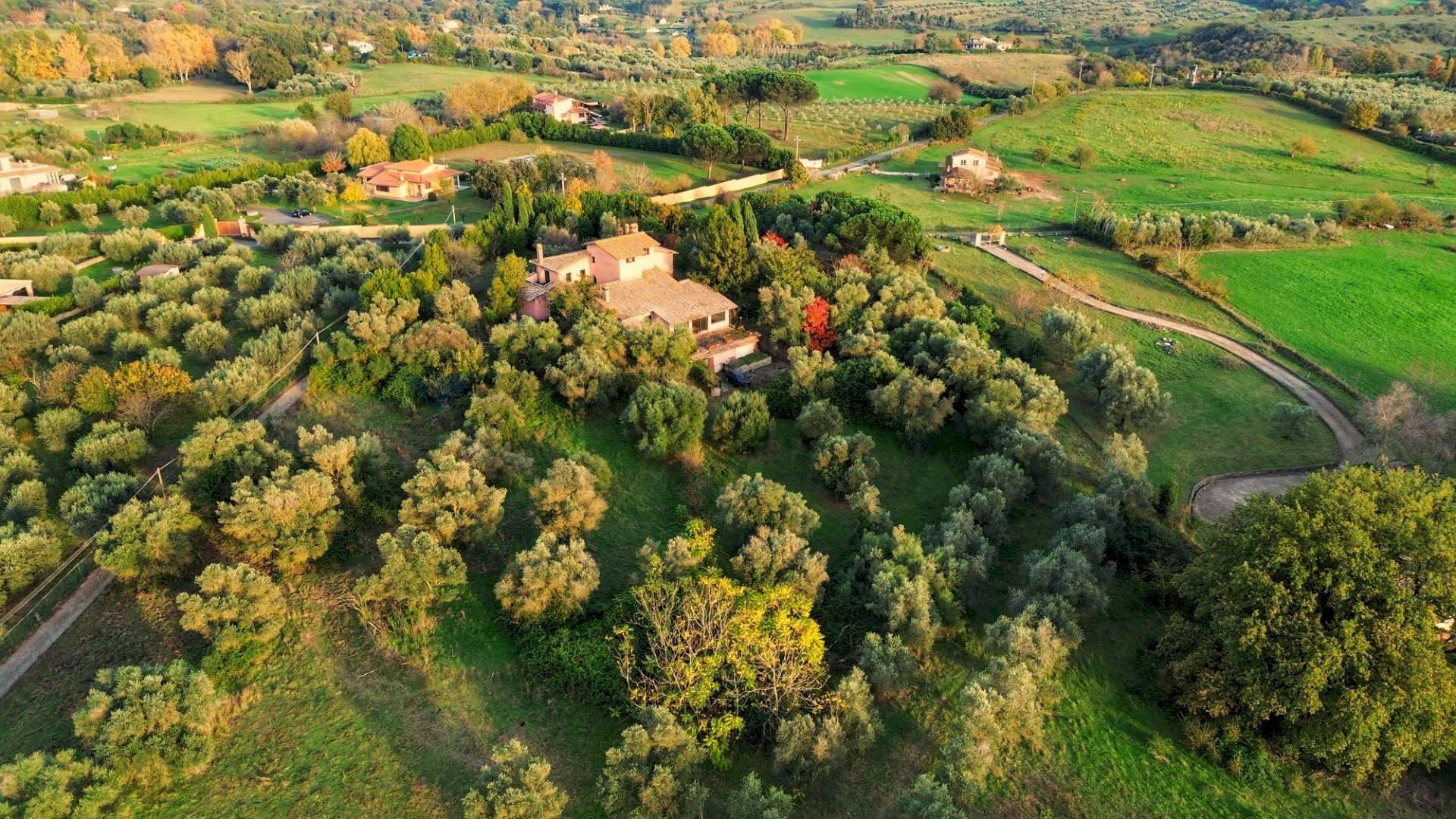 Vista delle montagne - Villa strada delle boccette
 
3, Campagnano di Roma - foto 1