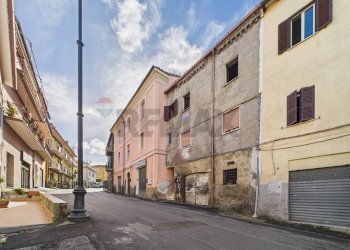 Edificio all\'aperto - Trilocale Via Romana
 
6, Magliano Romano - foto 3