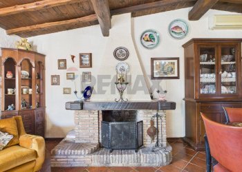 Soggiorno - Villa Via del Praticello Alto
 
22, Formello - foto 15