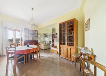 Sala da pranzo - Quadrilocale Via Della Stazione Di Cesano
 
468, Roma - foto 15