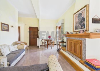 Sala da pranzo - Quadrilocale Via Della Stazione Di Cesano
 
468, Roma - foto 19