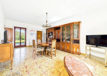 Sala da pranzo - Quadrilocale via montefiore
 
20, Formello - foto 9