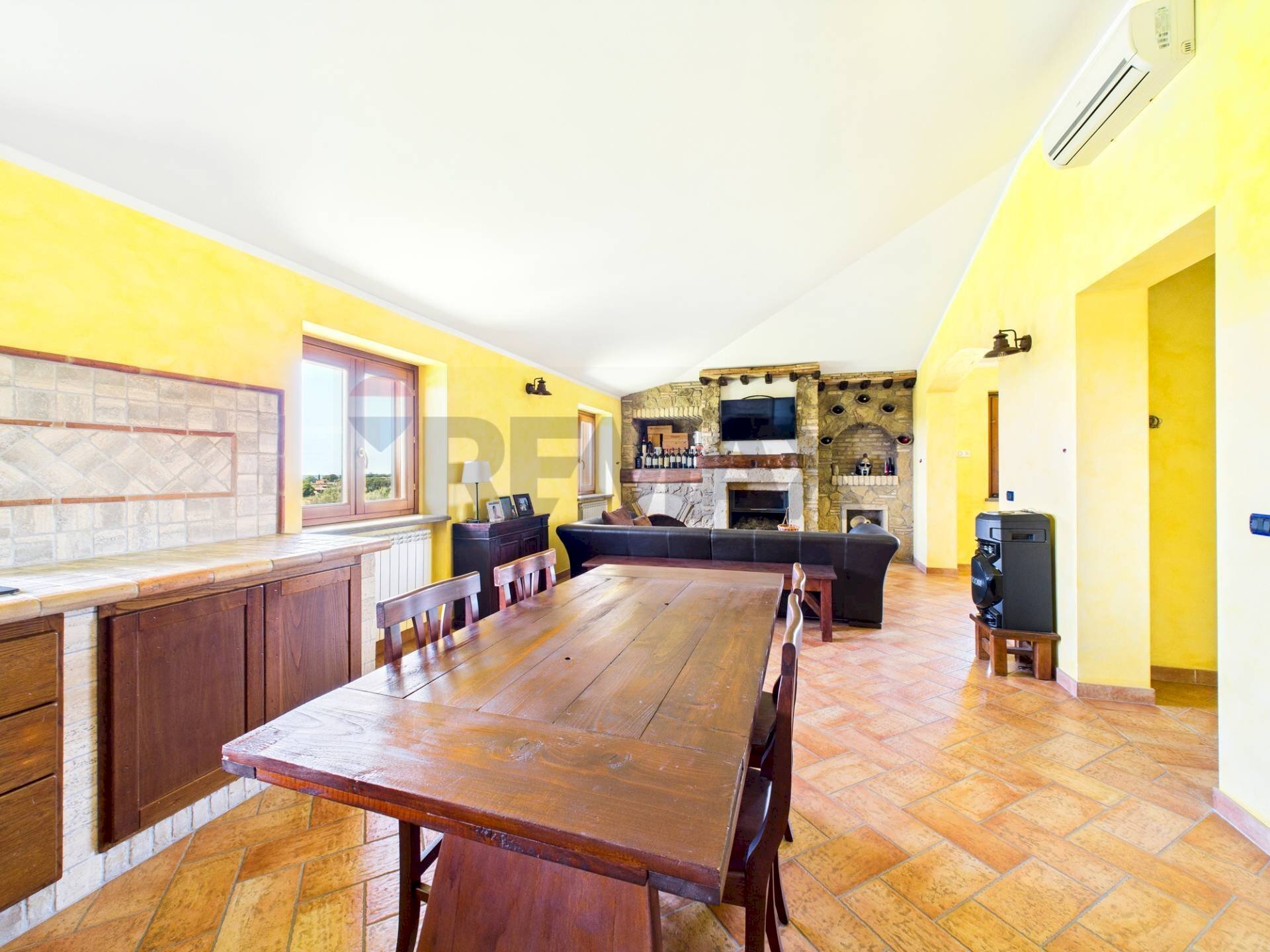 Sala da pranzo - Trilocale via montefiore 20, Formello - foto 2