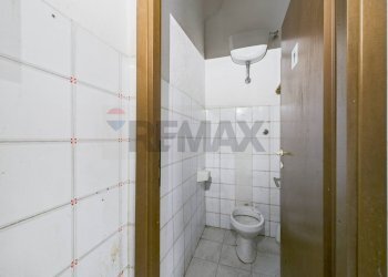 Bagno - Commercial Premises via di tor san giovanni
 
140, Roma - photo 6