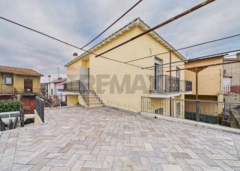Terrazza - Three-room apartment Via Valle del Bosco
 
42, Roma - photo 2