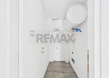 Hall / corridoio - Three-room apartment Via Valle del Bosco
 
42, Roma - photo 15