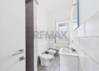 Bagno - Three-room apartment Via Valle del Bosco
 
42, Roma - photo 19