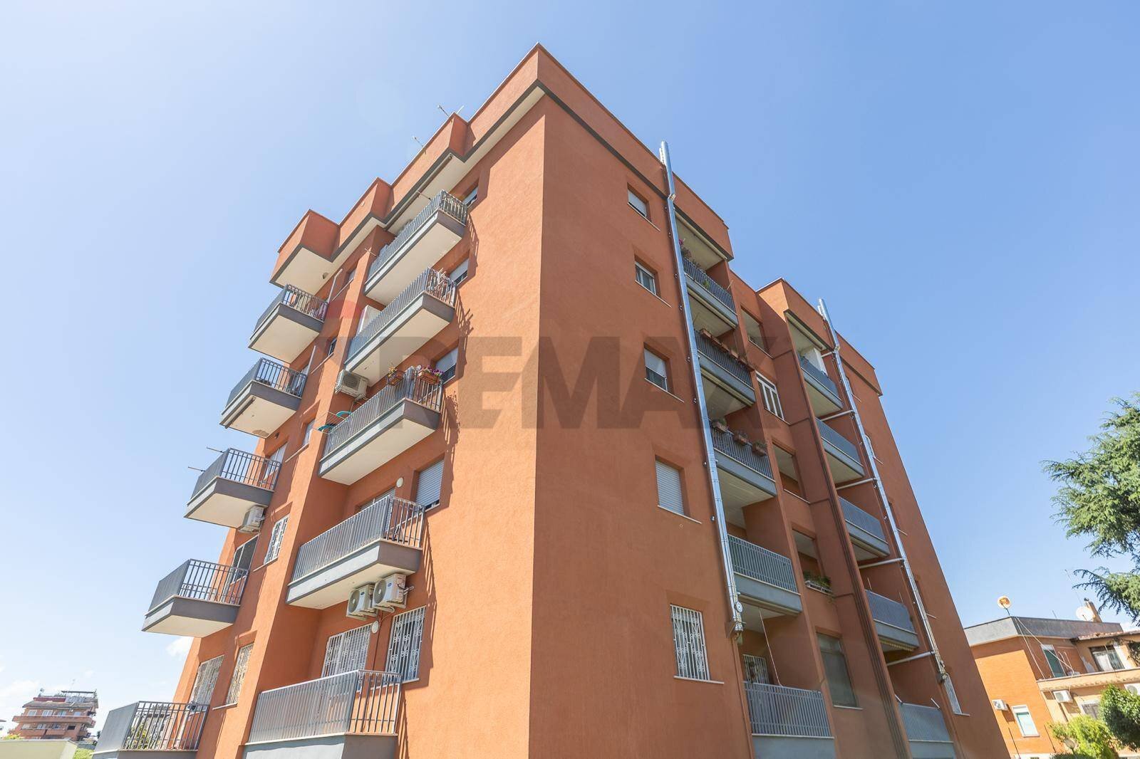 Edificio all\'aperto - Trilocale Roma - foto 3