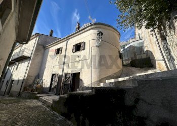 Edificio all\'aperto - Casa indipendente Via San Rocco
 
20, Scontrone - foto 1