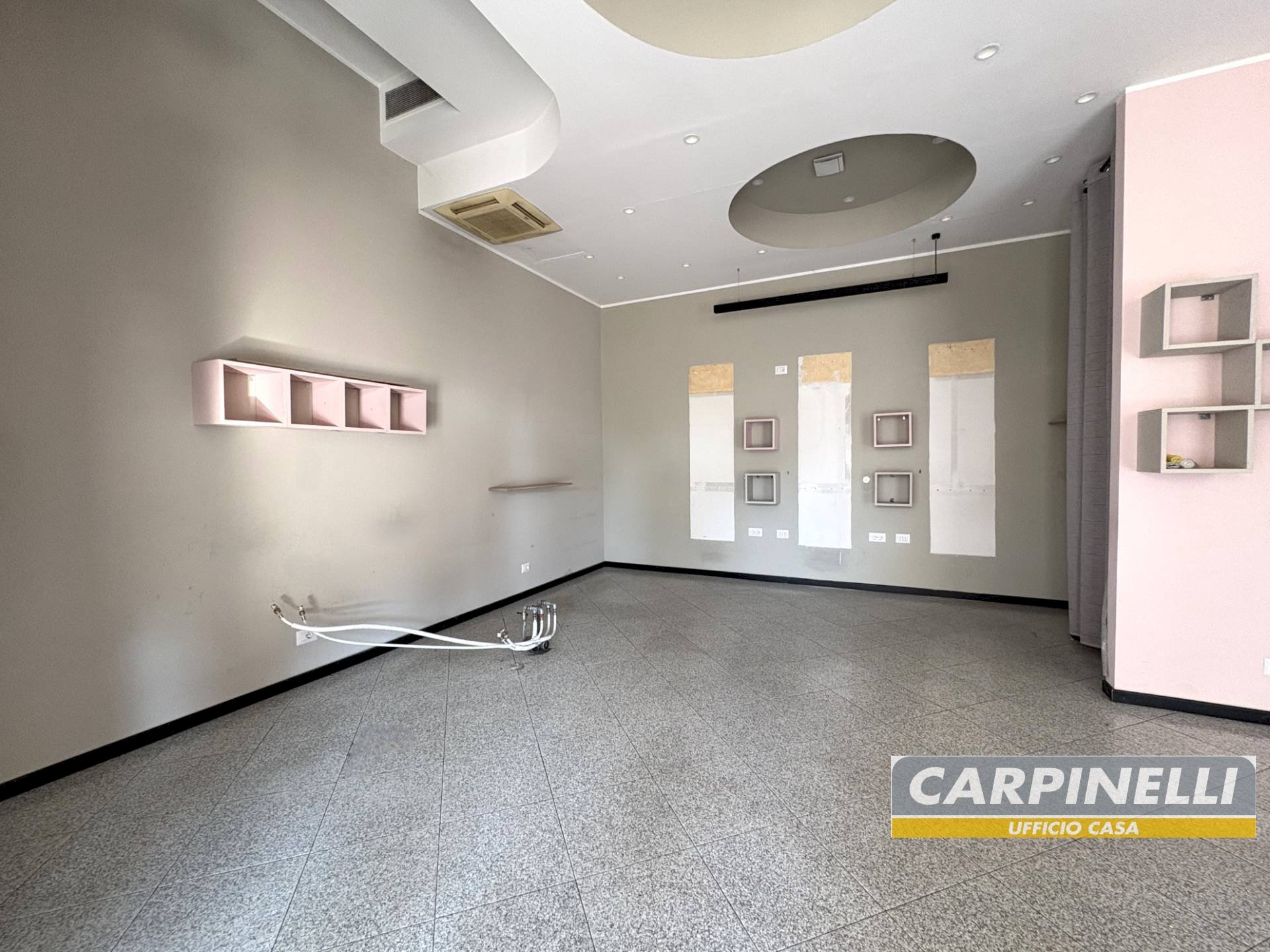 Foto 3 - Shop Via Pozzo Antico
 
24, Desio - photo 3