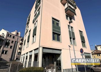 Foto 17 - Shop Via Pozzo Antico
 
24, Desio - photo 17