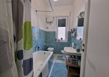 Bagno - Two-room apartment via Giovanni Ambrogio Molfino, 10, Genova (neighborhood Sestri Ponente) - photo 8