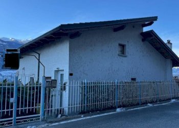 Facciata - Villa via delle Betulle, 49, Aosta - foto 4