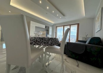 Salone - Four-room apartment via Caraglio, Torino (neighborhood San Paolo) - photo 10