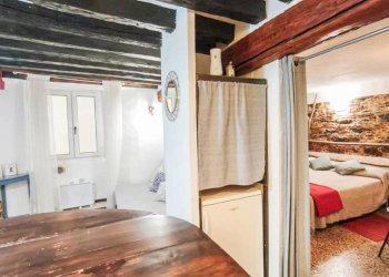 Soggiorno - Bilocale vico delle Mele, Genova (zona Centro Storico) - foto 2