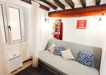 Soggiorno - Bilocale vico delle Mele, Genova (zona Centro Storico) - foto 4