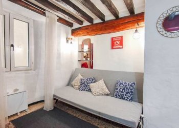 Soggiorno - Bilocale vico delle Mele, Genova (zona Centro Storico) - foto 5