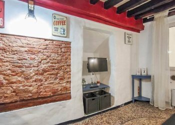 Soggiorno - Bilocale vico delle Mele, Genova (zona Centro Storico) - foto 6