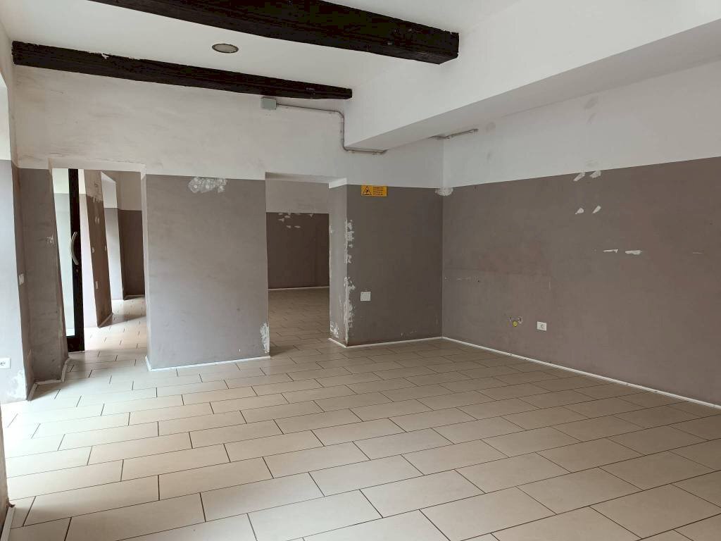 Salone - Negozio via Silvio Pellico, 5, Pinerolo - foto 2