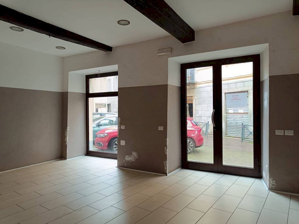 Interno palazzo - Negozio via Silvio Pellico, 5, Pinerolo - foto 3