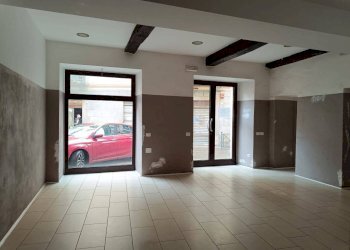 Interno non residenziale - Negozio via Silvio Pellico, 5, Pinerolo - foto 1