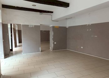 Salone - Negozio via Silvio Pellico, 5, Pinerolo - foto 2