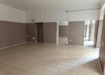 Stanza non arredata - Negozio via Silvio Pellico, 5, Pinerolo - foto 5