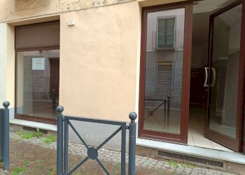 Facciata - Negozio via Silvio Pellico, 5, Pinerolo - foto 11