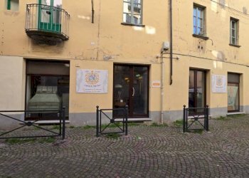 Facciata - Negozio via Silvio Pellico, 5, Pinerolo - foto 24