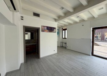 Interno non residenziale - Negozio via Camillo Benso di Cavour, 21, Bollate - foto 7